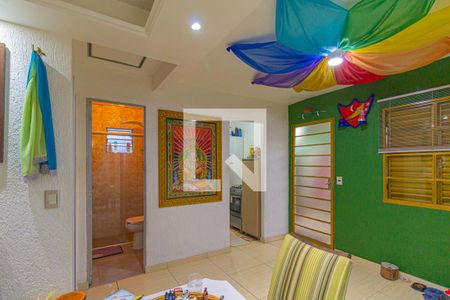 Sala de casa à venda com 4 quartos, 86m² em Guajuviras, Canoas