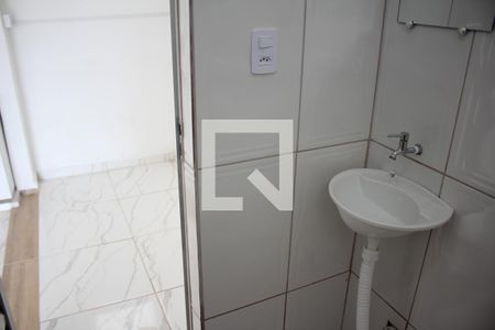 Banheiro de kitnet/studio para alugar com 1 quarto, 18m² em Eldorado, Contagem