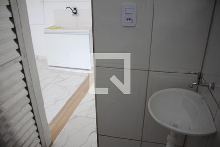 Banheiro de kitnet/studio para alugar com 1 quarto, 18m² em Eldorado, Contagem