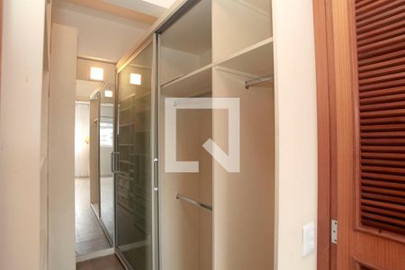 Quarto 1 Suíte Detalhe Closet de apartamento para alugar com 3 quartos, 120m² em Auxiliadora, Porto Alegre