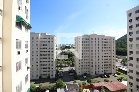 Sala - Vista de kitnet/studio para alugar com 1 quarto, 38m² em Curicica, Rio de Janeiro