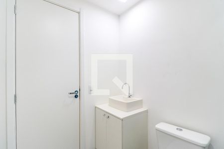 Banheiro de kitnet/studio para alugar com 1 quarto, 26m² em Santo Amaro, São Paulo