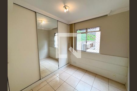 Quarto de apartamento para alugar com 2 quartos, 45m² em Camargos, Belo Horizonte