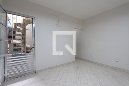 Sala de casa para alugar com 4 quartos, 200m² em Vila Fatima, São Paulo