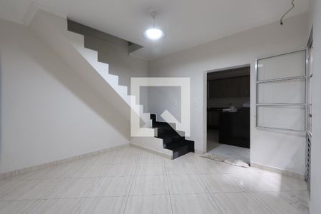 Sala de casa para alugar com 4 quartos, 200m² em Vila Fatima, São Paulo