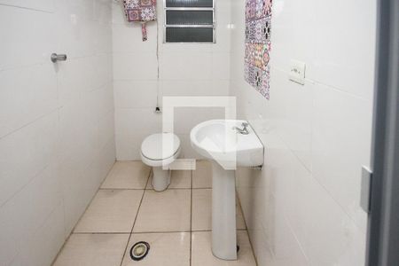 Banheiro de casa para alugar com 1 quarto, 70m² em Jardim Marília, São Paulo