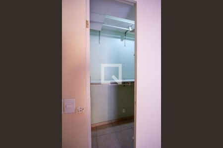 Closet do quarto 1 de casa de condomínio para alugar com 3 quartos, 120m² em Santana, Niterói