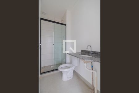 Banheiro de apartamento à venda com 1 quarto, 39m² em Vila Nova, Porto Alegre