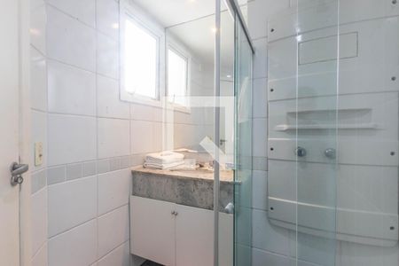 Banheiro de apartamento para alugar com 1 quarto, 45m² em Estoril, Belo Horizonte