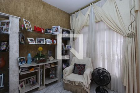 Sala de casa à venda com 3 quartos, 200m² em Parque Tomas Saraiva, São Paulo