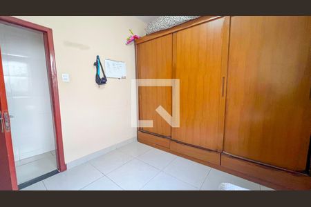 Quarto 01 de casa à venda com 4 quartos, 160m² em Carlos Prates, Belo Horizonte