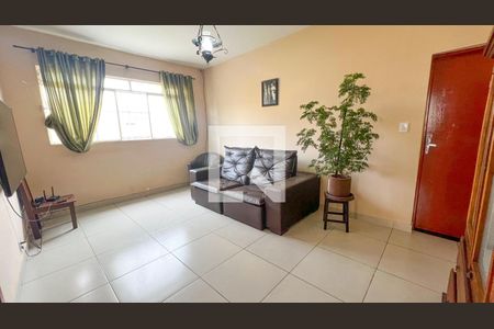 Sala de casa à venda com 4 quartos, 160m² em Carlos Prates, Belo Horizonte