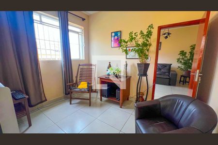 Sala de casa à venda com 4 quartos, 160m² em Carlos Prates, Belo Horizonte