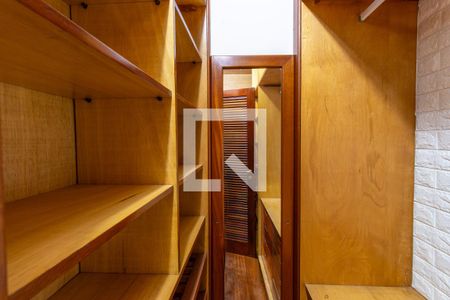 Casa de condomínio para alugar com 454m², 8 quartos e 6 vagas Casa de condomínio para alugar com 454m², 8 quartos e 6 vagasCloset da Suíte 2