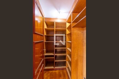 Casa de condomínio para alugar com 454m², 8 quartos e 6 vagas Casa de condomínio para alugar com 454m², 8 quartos e 6 vagasArmario da Sala 2