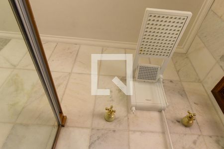 Casa de condomínio para alugar com 454m², 8 quartos e 6 vagas Casa de condomínio para alugar com 454m², 8 quartos e 6 vagasBanheiro da Suíte 2