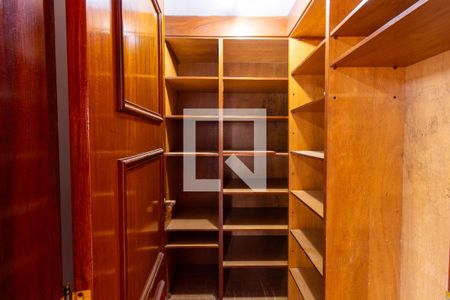 Casa de condomínio para alugar com 454m², 8 quartos e 6 vagas Casa de condomínio para alugar com 454m², 8 quartos e 6 vagasArmario da Sala 2