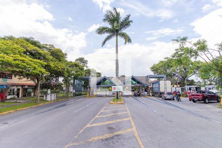 Casa de condomínio para alugar com 454m², 8 quartos e 6 vagas Casa de condomínio para alugar com 454m², 8 quartos e 6 vagasFachada e portaria