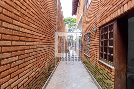 Casa de condomínio para alugar com 454m², 8 quartos e 6 vagas Casa de condomínio para alugar com 454m², 8 quartos e 6 vagasCorredor Lateral