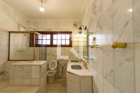 Casa de condomínio para alugar com 454m², 8 quartos e 6 vagas Casa de condomínio para alugar com 454m², 8 quartos e 6 vagasBanheiro da Suíte 2