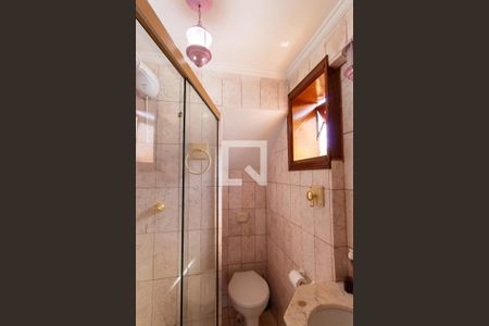 Casa de condomínio para alugar com 454m², 8 quartos e 6 vagas Casa de condomínio para alugar com 454m², 8 quartos e 6 vagasBanheiro da Suíte 3