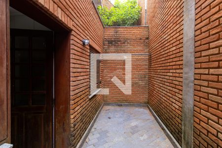 Casa de condomínio para alugar com 454m², 8 quartos e 6 vagas Casa de condomínio para alugar com 454m², 8 quartos e 6 vagasCorredor Lateral