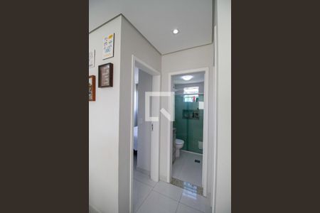 Corredor de apartamento à venda com 2 quartos, 45m² em Arvoredo, Contagem