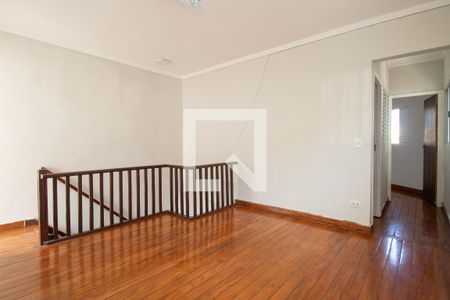 Sala do piso superior de casa à venda com 2 quartos, 80m² em Vila Lais, São Paulo