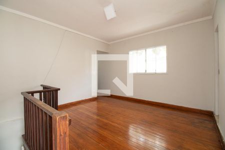 Sala do piso superior de casa à venda com 2 quartos, 80m² em Vila Lais, São Paulo