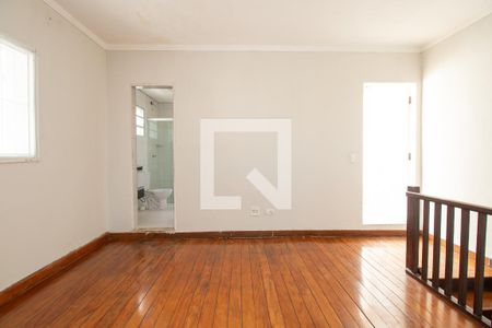 Sala do piso superior de casa à venda com 2 quartos, 80m² em Vila Lais, São Paulo