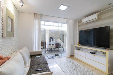 Sala de casa de condomínio à venda com 3 quartos, 114m² em Sousas, Campinas