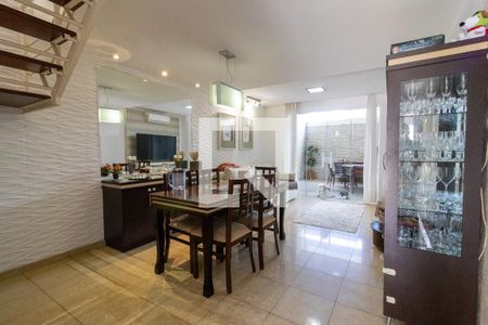 Sala de casa de condomínio à venda com 3 quartos, 114m² em Sousas, Campinas