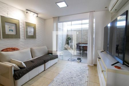 Sala de casa de condomínio à venda com 3 quartos, 114m² em Sousas, Campinas