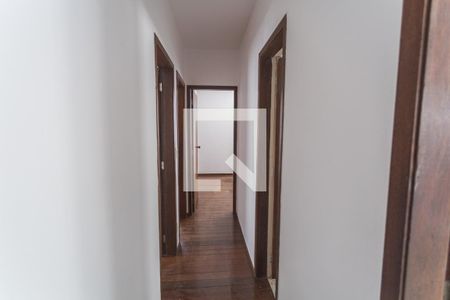 Corredor de apartamento para alugar com 3 quartos, 140m² em Santo Antônio, Belo Horizonte