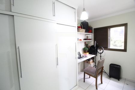 Quarto 1 de apartamento para alugar com 2 quartos, 70m² em Santa Mônica, Uberlândia