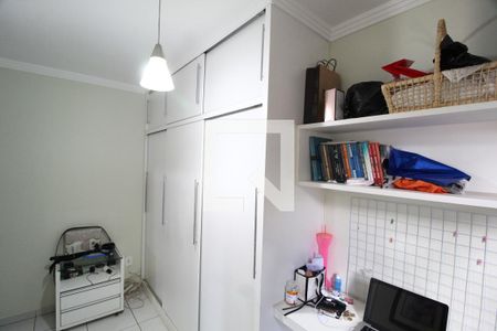 Quarto 1 de apartamento para alugar com 2 quartos, 70m² em Santa Mônica, Uberlândia