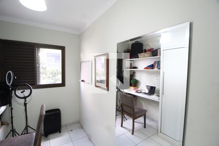 Quarto 1 de apartamento para alugar com 2 quartos, 70m² em Santa Mônica, Uberlândia