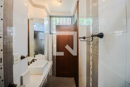 Casa para alugar com 360m², 5 quartos e 6 vagas Casa para alugar com 360m², 5 quartos e 6 vagasBanheiro da Suíte 3