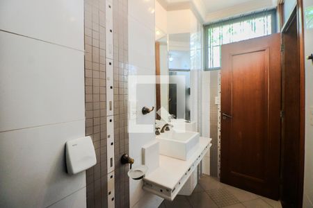 Casa para alugar com 360m², 5 quartos e 6 vagas Casa para alugar com 360m², 5 quartos e 6 vagasBanheiro da Suíte 3