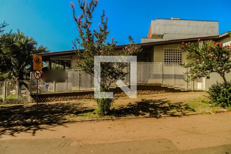 Casa para alugar com 360m², 5 quartos e 6 vagas Casa para alugar com 360m², 5 quartos e 6 vagasFachada