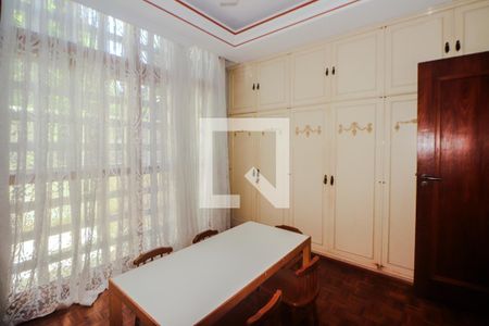 Casa para alugar com 360m², 5 quartos e 6 vagas Casa para alugar com 360m², 5 quartos e 6 vagasSuíte 2