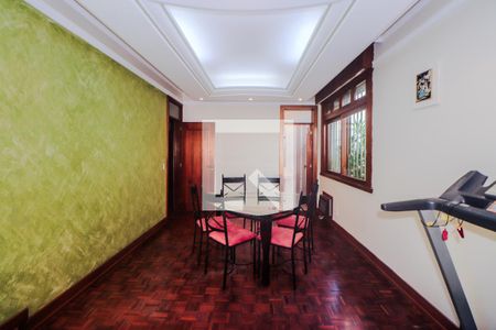 Casa para alugar com 360m², 5 quartos e 6 vagas Casa para alugar com 360m², 5 quartos e 6 vagasSuíte 3