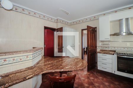 Casa para alugar com 360m², 5 quartos e 6 vagas Casa para alugar com 360m², 5 quartos e 6 vagasCozinha e Área de Serviço