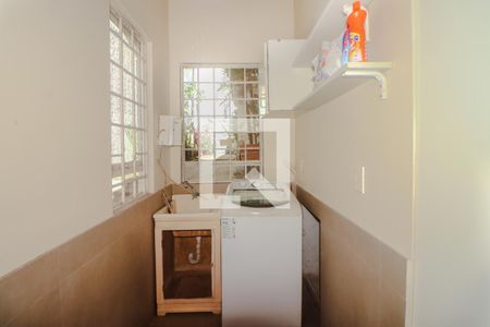 Casa para alugar com 360m², 5 quartos e 6 vagas Casa para alugar com 360m², 5 quartos e 6 vagasCozinha e Área de Serviço