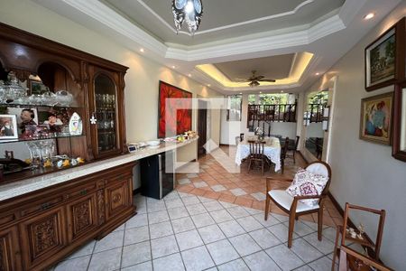 Sala de casa à venda com 5 quartos, 628m² em Jardim Guanabara, Rio de Janeiro