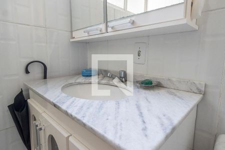 Banheiro de apartamento à venda com 2 quartos, 33m² em Santo Antônio, Porto Alegre