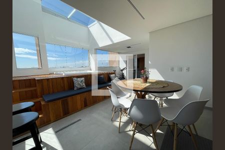 Apartamento à venda com 190m², 3 quartos e 3 vagas Apartamento à venda com 190m², 3 quartos e 3 vagasCobertura