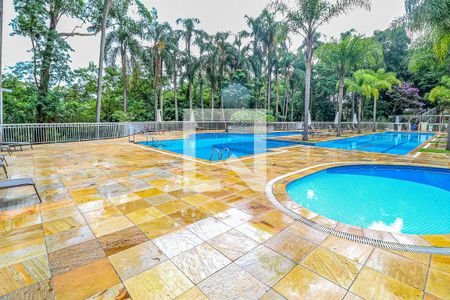 Apartamento à venda com 190m², 3 quartos e 3 vagas Apartamento à venda com 190m², 3 quartos e 3 vagasÁrea comum - Piscina