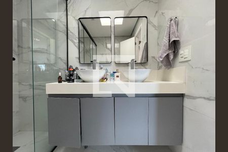 Apartamento à venda com 190m², 3 quartos e 3 vagas Apartamento à venda com 190m², 3 quartos e 3 vagasBanheiro da Suíte 1