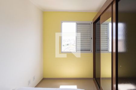 Quarto 2 de apartamento para alugar com 2 quartos, 46m² em Vila da Oportunidade, Carapicuíba